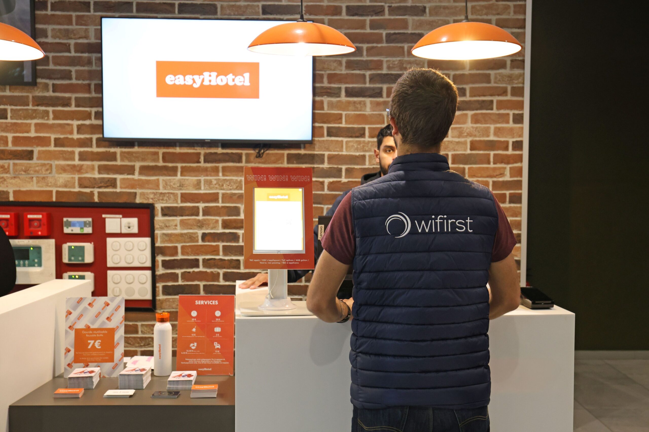 easyHotel elige a Wifirst en España