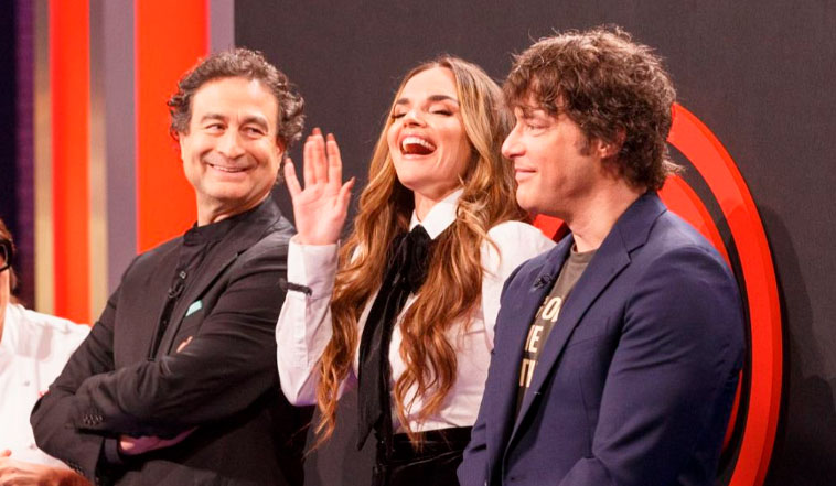 Melody canta Esa Diva en las cocinas de MasterChef que realiza un test musical