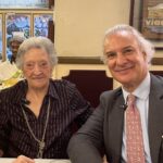 Pepita Bernat, en el umbral de los 106 años, desvela el secreto de su juventud al doctor Manuel de la Peña Pepita Bernat, en el umbral de los 106 años, desvela el secreto de su juventud al doctor Manuel de la Peña