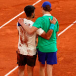 Alcaraz derrota a Sinner en 5 horas y 29 minutos en la final más larga de Roland Garros