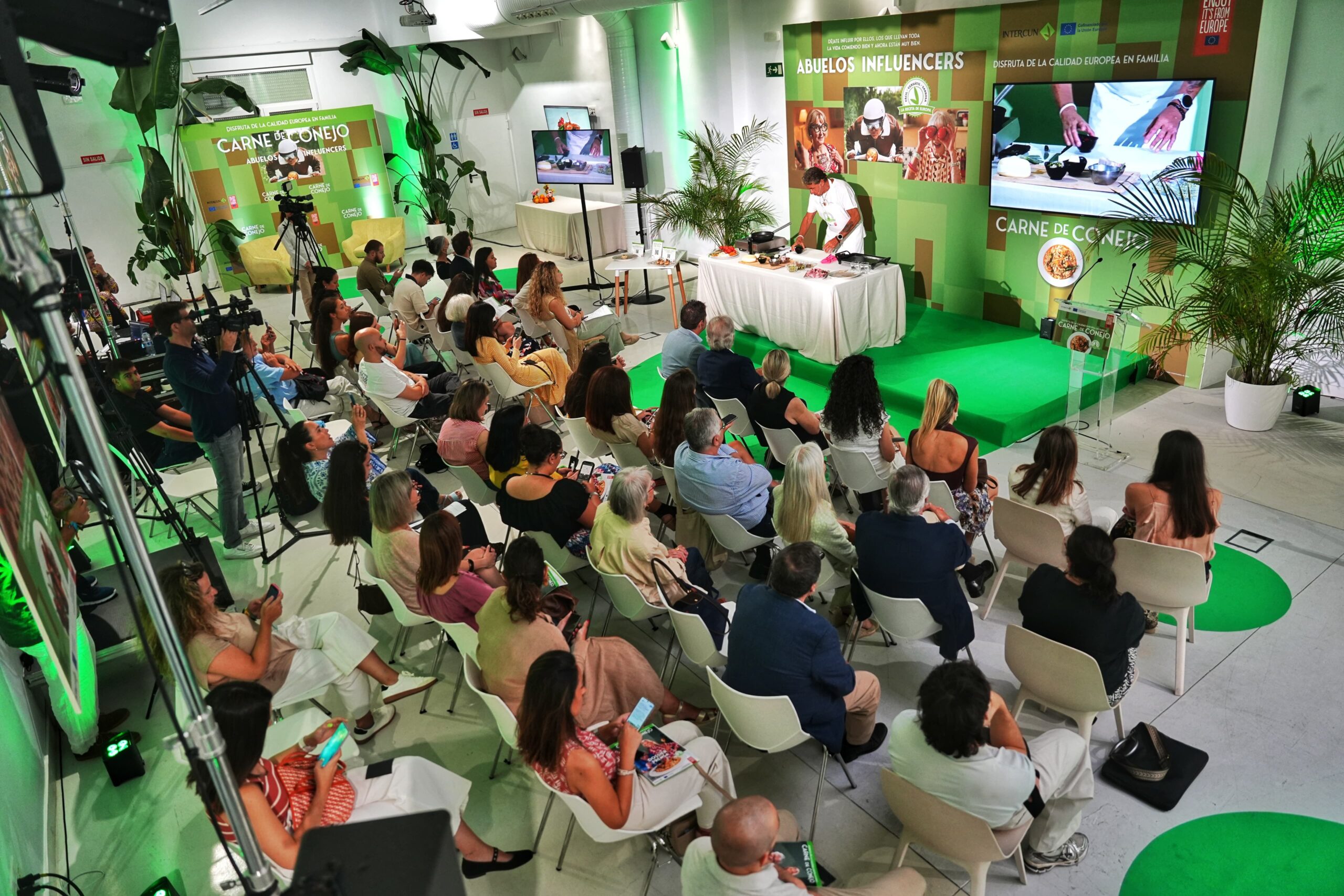‘Abuelos Influencers’: arranca la campaña de carne de conejo que reconecta generaciones a través del sabor