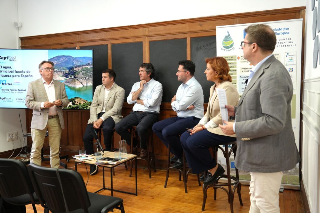 “Con solo el 14% del suelo cultivado, el regadío aporta más de la mitad de la producción agraria”
