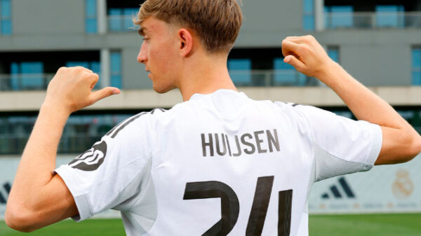 Dean Huijsen y Trent Alexander-Arnold en la expedición del Real Madrid al Mundial FIFA