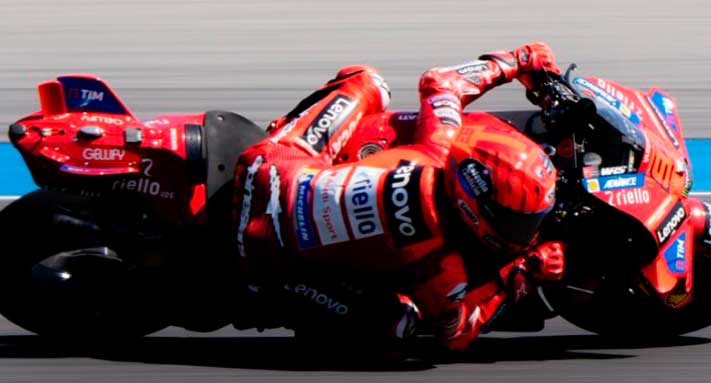 Cara y cruz de los Márquez al ganar Marc y romperse Álex la mano izquierda Cara y cruz de los Márquez al ganar Marc y romperse Álex la mano izquierda