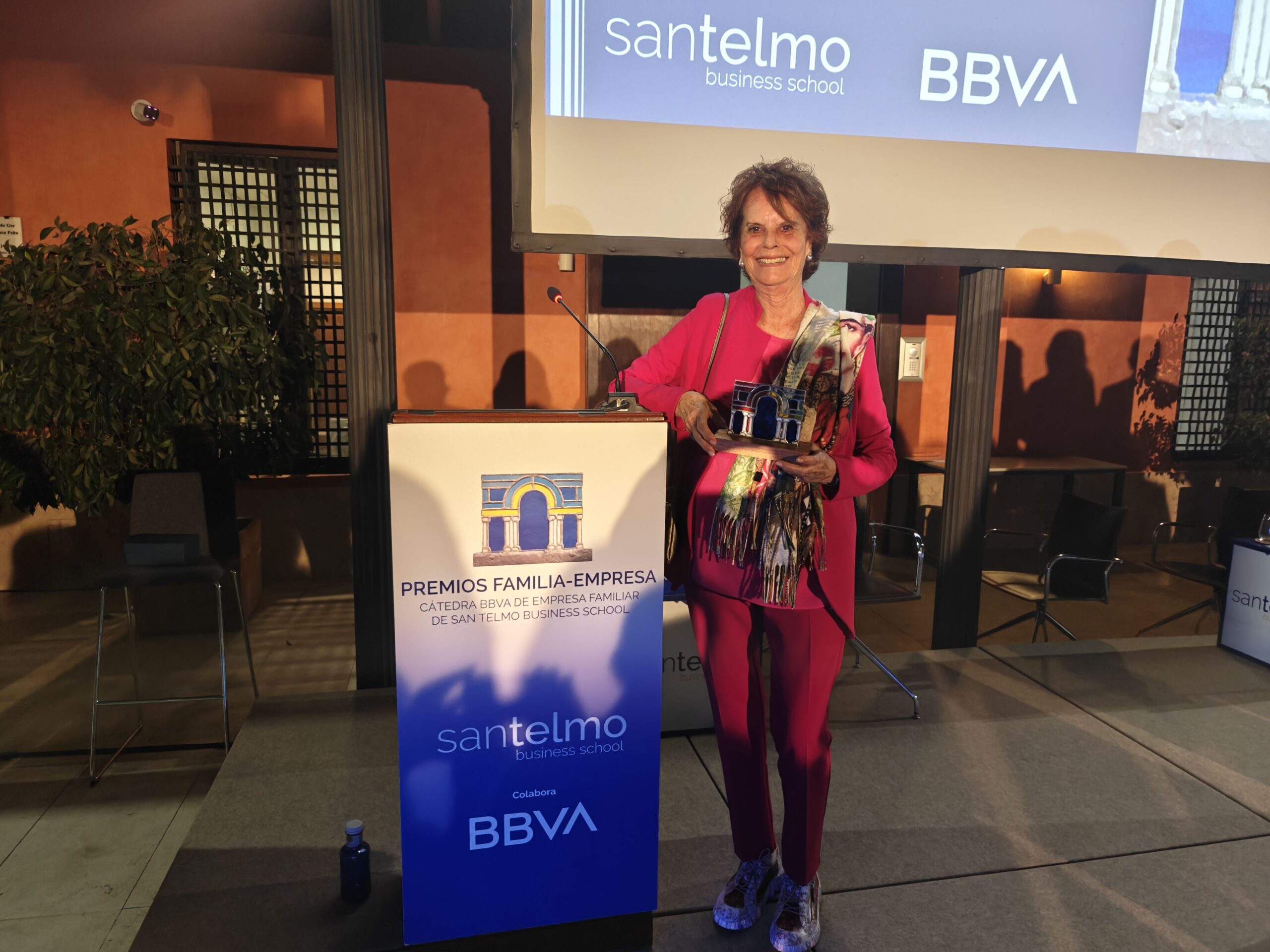 La familia Parra galardonada con los Premios Familia-Empresa que otorga San Telmo Business School