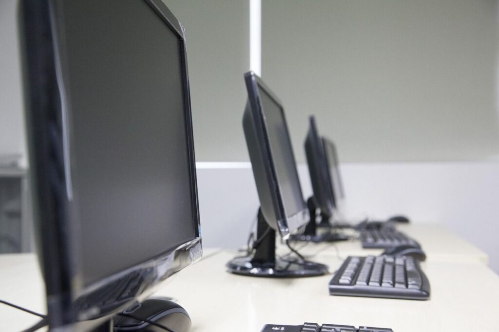 Redkom Computers amplía sus servicios de mantenimiento informático con soluciones integrales de factura electrónica para pymes y autónomos