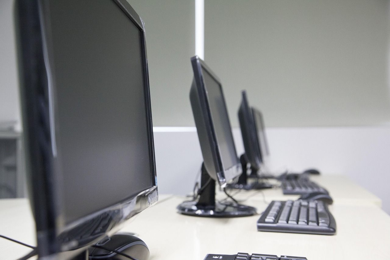 Redkom Computers amplía sus servicios de mantenimiento informático con soluciones integrales de factura electrónica para pymes y autónomos