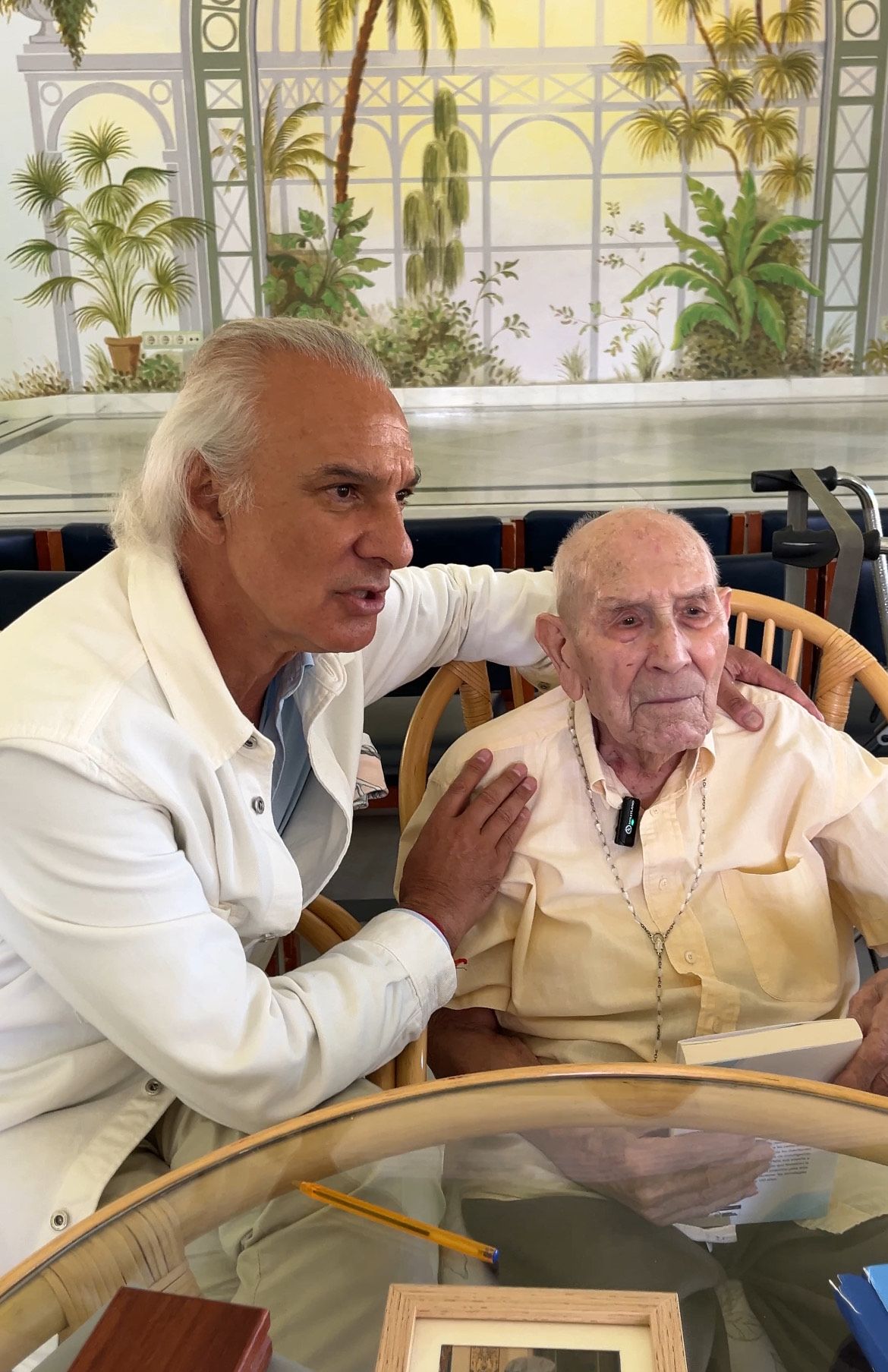 Engraciano cumple 110 años con una sobredosis de vitalidad, de la mano del doctor De la Peña