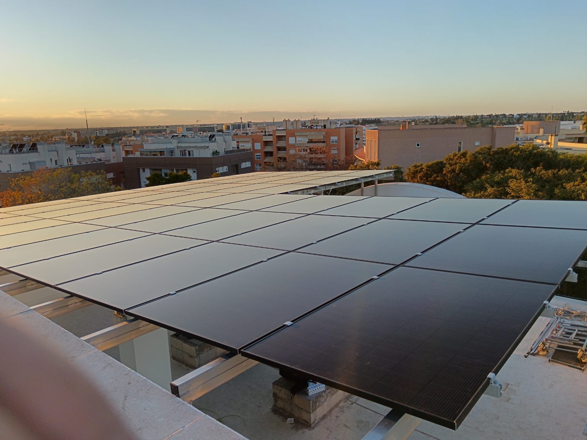 Ámbito Solar impulsa la transición energética en Sevilla: instalar placas solares es rentable, con o sin subvenciones