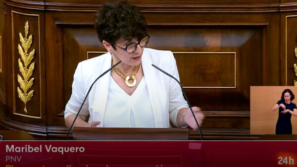 Disolver la Cámara y convocar elecciones, dimitir, o someterse a  cuestión de confianza