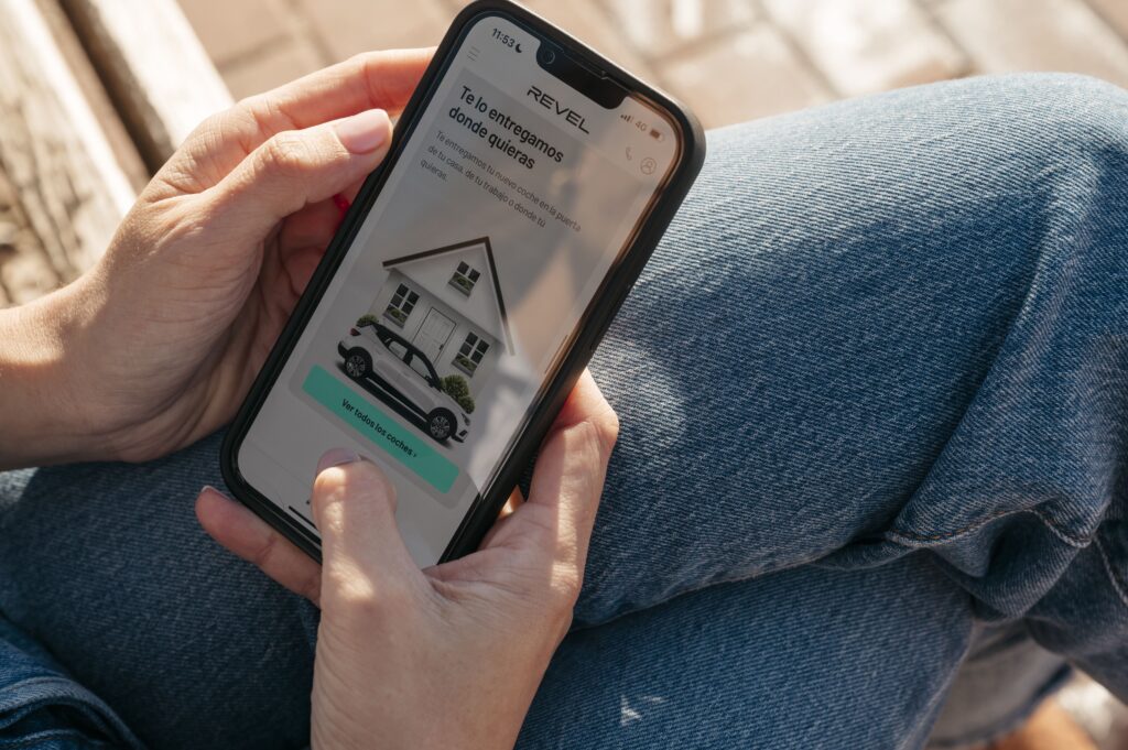 REVEL afirma que la Generación Z continuará con el impulso del renting frente a la compra de coche