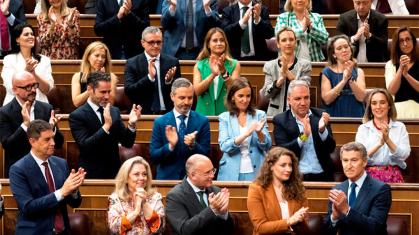 Confiese lo que sabe, devuelva el botín y convoque elecciones, el primer golpe de Feijóo a Sánchez