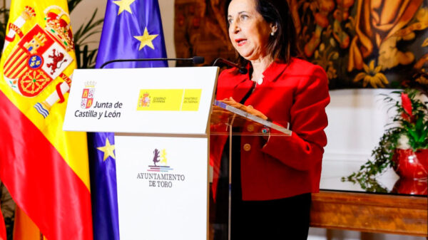 Margarita Robles se aleja de Sánchez y rompe la unidad del Gobierno