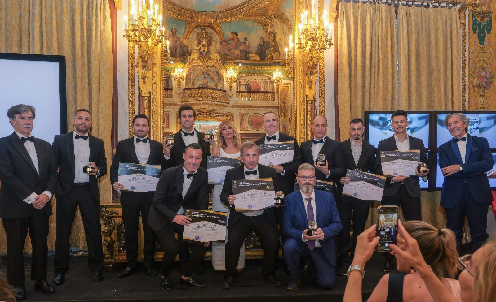 Madrid se viste de gala con los Premios Diamante: tributo a líderes del mundo empresarial y mediático
