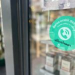 43 farmacias de San Sebastián se suman a la iniciativa ‘Altxa Burua’ para promover un uso responsable del móvil entre los jóvenes