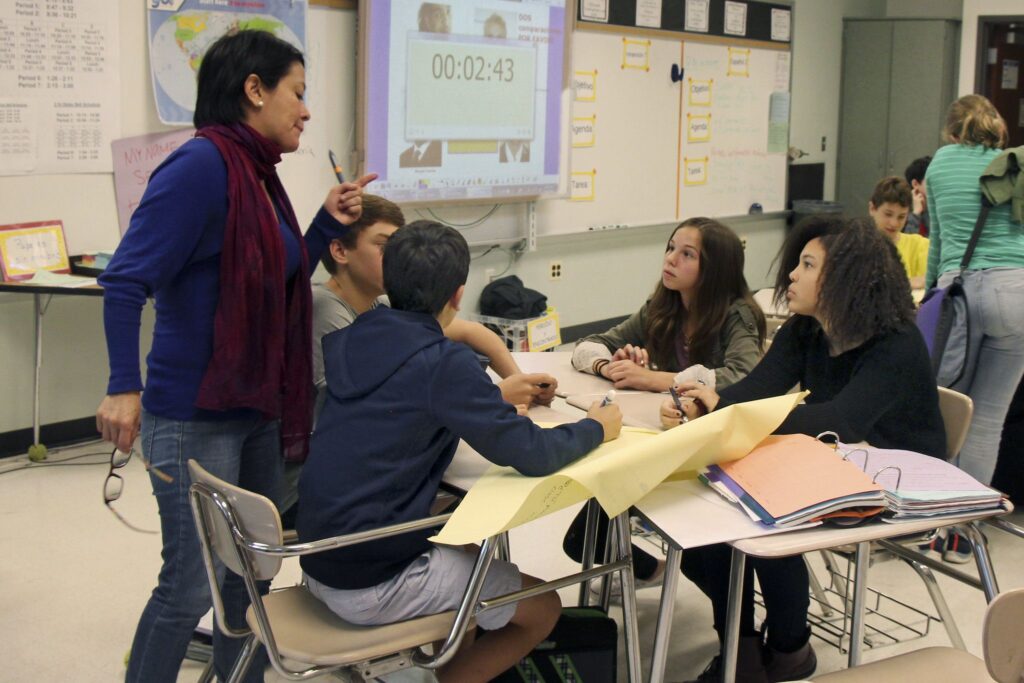 Los tutores piden que la IA se enseñe en las escuelas mientras otras asignaturas pierden relevancia