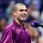 Carlos Alcaraz, con sorprendente nuevo look, vence a Reilly Opelka y avanza firme en el US Open
