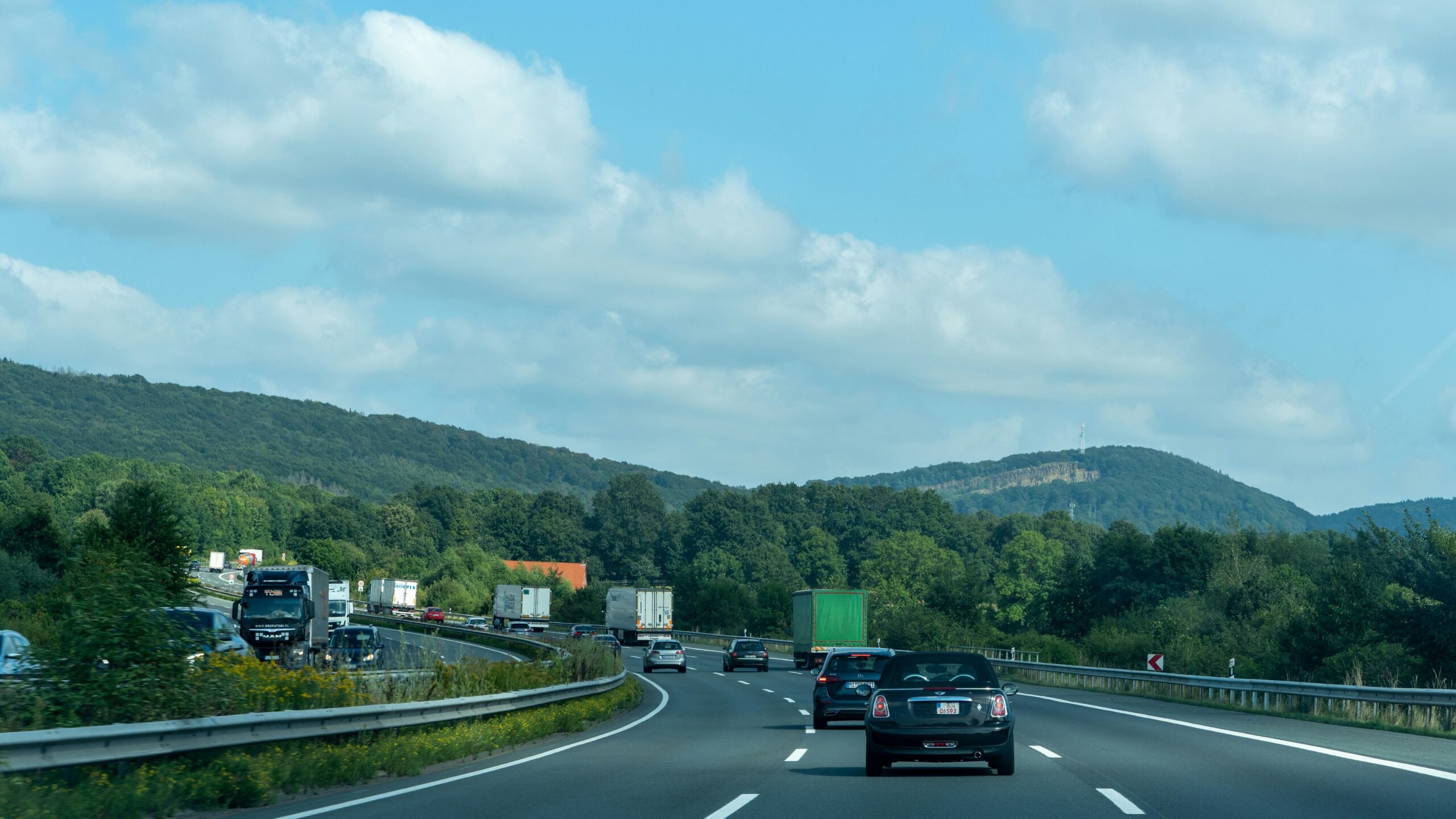 El envejecido parque móvil y las deficiencias en las infraestructuras reabren el debate sobre la seguridad vial en la época del año con más desplazamientos, según SMA Road Safety