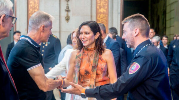 Toda la solidaridad y el apoyo de Ayuso a los bomberos de toda España Toda la solidaridad y el apoyo de Ayuso a los bomberos de toda España