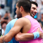 Un Alcaraz sublime salda cuentas pendientes con Djokovic y llega a la final del US Open sin perder un solo set