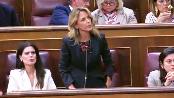 Cayetana, Ayuso y Feijóo, choque sin cuartel contra Sánchez con desplome de PSOE y Sumar