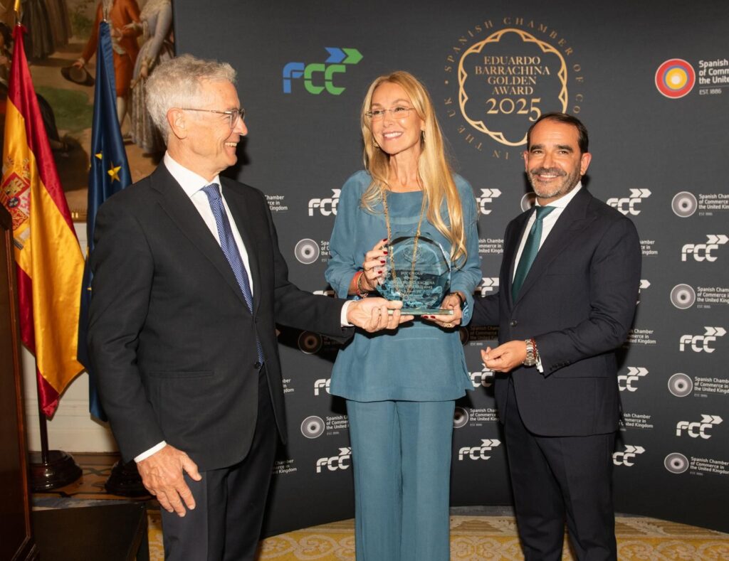 Esther Alcocer Koplowitz, galardonada con el Premio de Oro Eduardo Barrachina 2025