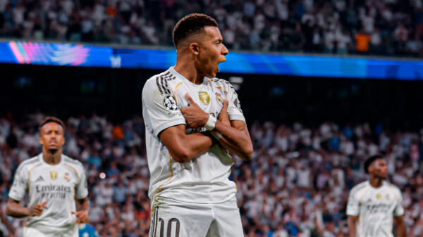 Mbappé se estrenó en Champions con un doblete de penalti y otro partidazo