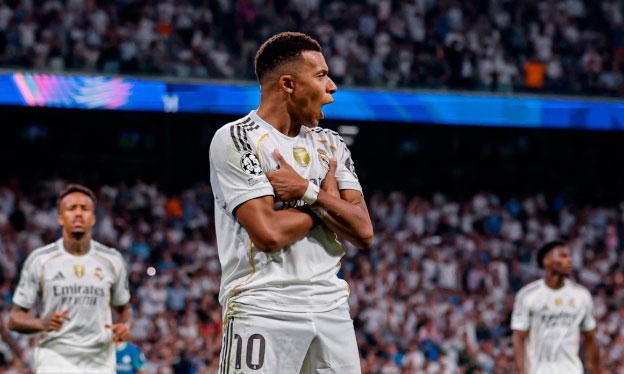 Mbappé se estrenó en Champions con un doblete de penalti y otro partidazo