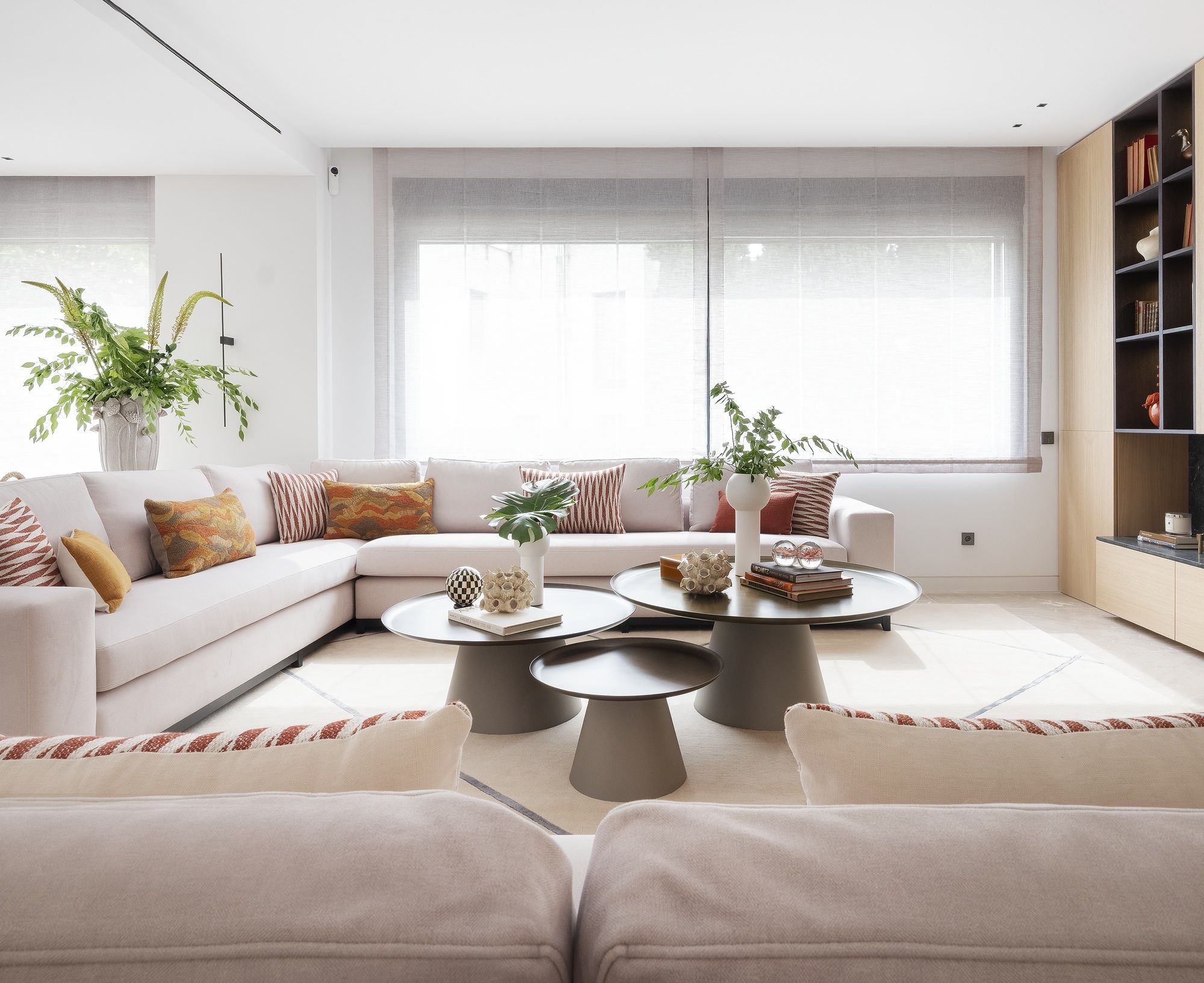 Cojines con diseño, textura y confort: los imprescindibles para redecorar cualquier rincón este otoño