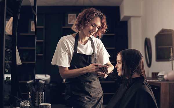 La institución académica Formación Universitaria lidera la preparación para el Técnico Medio en Peluquería y Cosmética Capilar