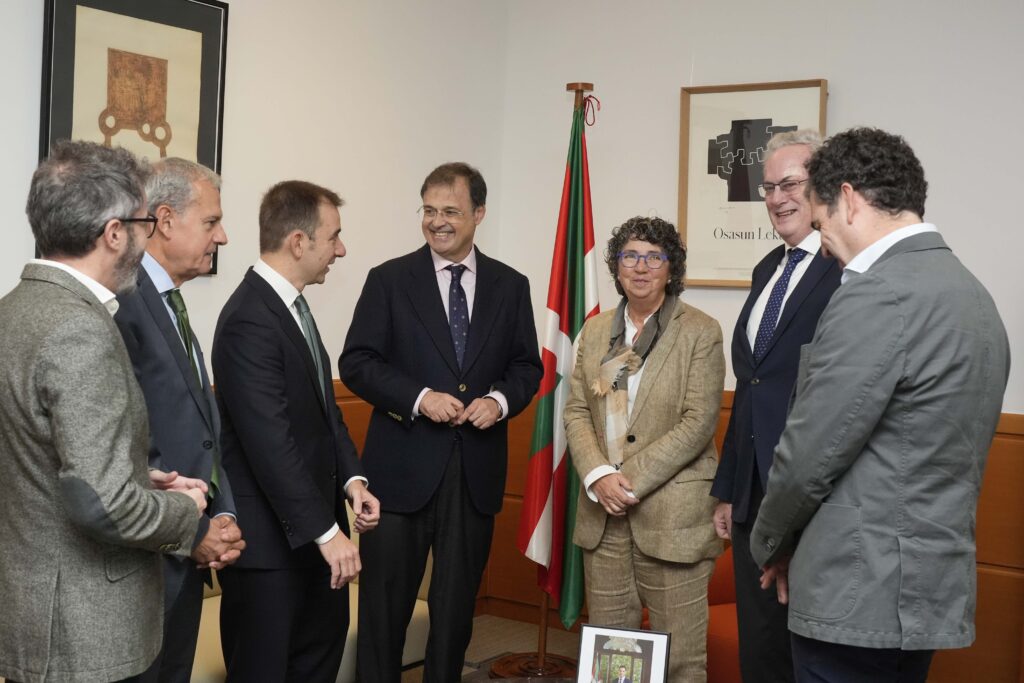 El Departamento de Salud del Gobierno Vasco recibe al Consejo de Farmacéuticos de Euskadi con motivo del Día Mundial de la profesión