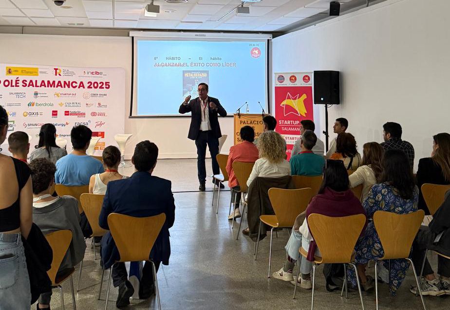 Ignacio Campoy, CEO de Formación Universitaria, inspira en Startup Olé Salamanca 2025 con su visión sobre el metaliderazgo
