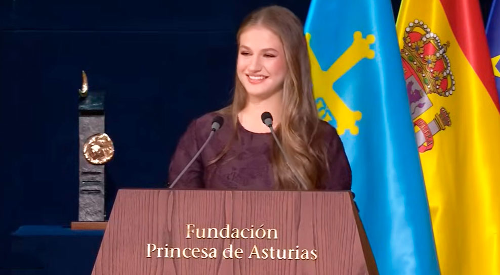El discurso de la princesa Leonor con dificultad en el control de la respiración pero manejo excelente de su mirada El discurso de la princesa Leonor con dificultad en el control de la respiración pero manejo excelente de su mirada