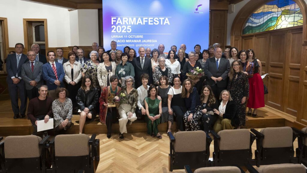 Homenaje a farmacéuticos y farmacéuticas guipuzcoanos: “La farmacia que hoy conocemos y defendemos es fruto de vuestro legado”