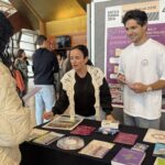 El Colegio de Farmacéuticos de Gipuzkoa acerca a jóvenes estudiantes las salidas y oportunidades de la profesión para orientarles en su elección académica