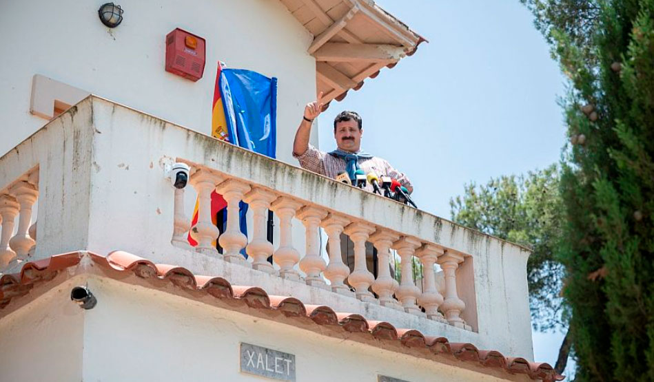 Cachitos de hierro y cromo se ceba con las fiestas de pueblo y su música