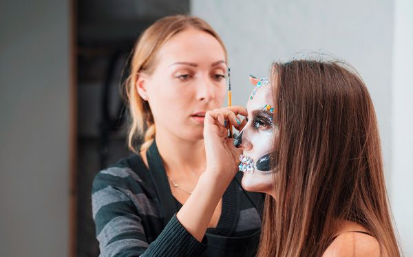 Formación Universitaria lanza su preparación online para el Título Oficial de Técnico Superior en Caracterización y Maquillaje Profesional