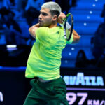 Carlos Alcaraz a una victoria del nº 1 tras protagonizar un thriller con Taylor Fritz en las ATP Finals