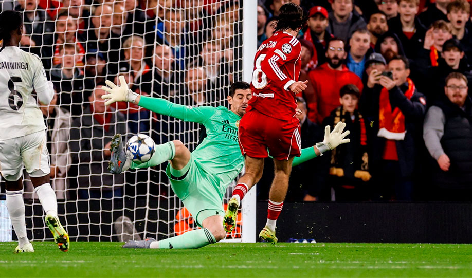Sólo Courtois salvó al Real Madrid de Xabi de ser goleado por un excelente Liverpool Sólo Courtois salvó al Real Madrid de Xabi de ser goleado por un excelente Liverpool