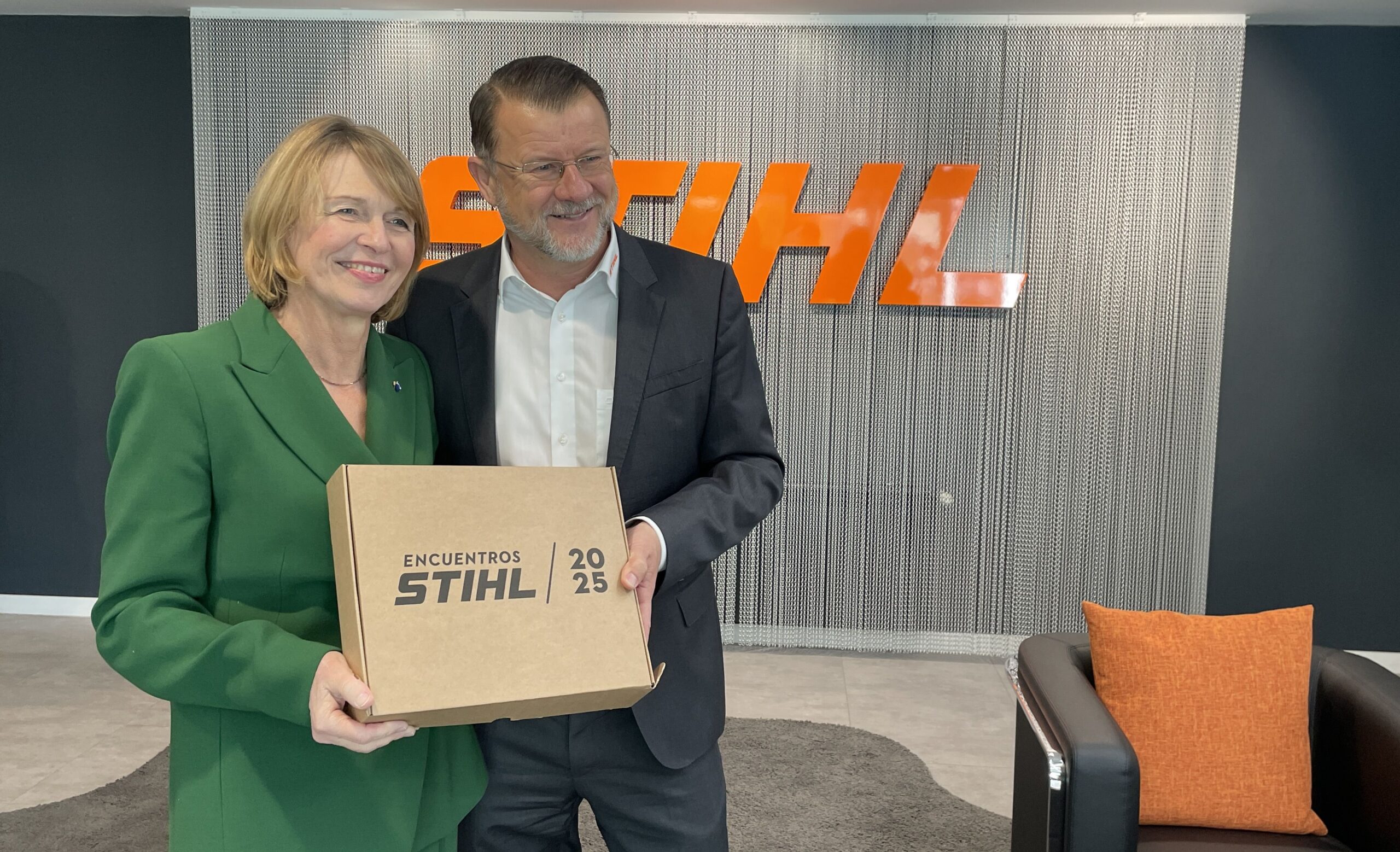 STIHL España recibe la visita de Elke Büdenbender, primera dama alemana