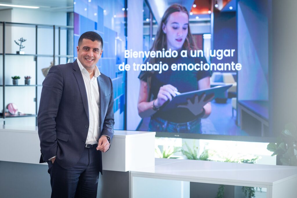 Konecta y CrewAI se unen para transformar las operaciones de CX con IA agéntica