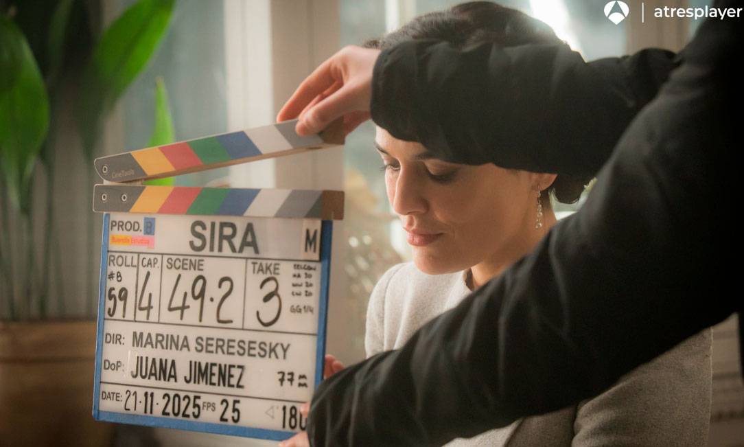Drama, romance y espionaje en Sira, la continuación de El tiempo entre costuras