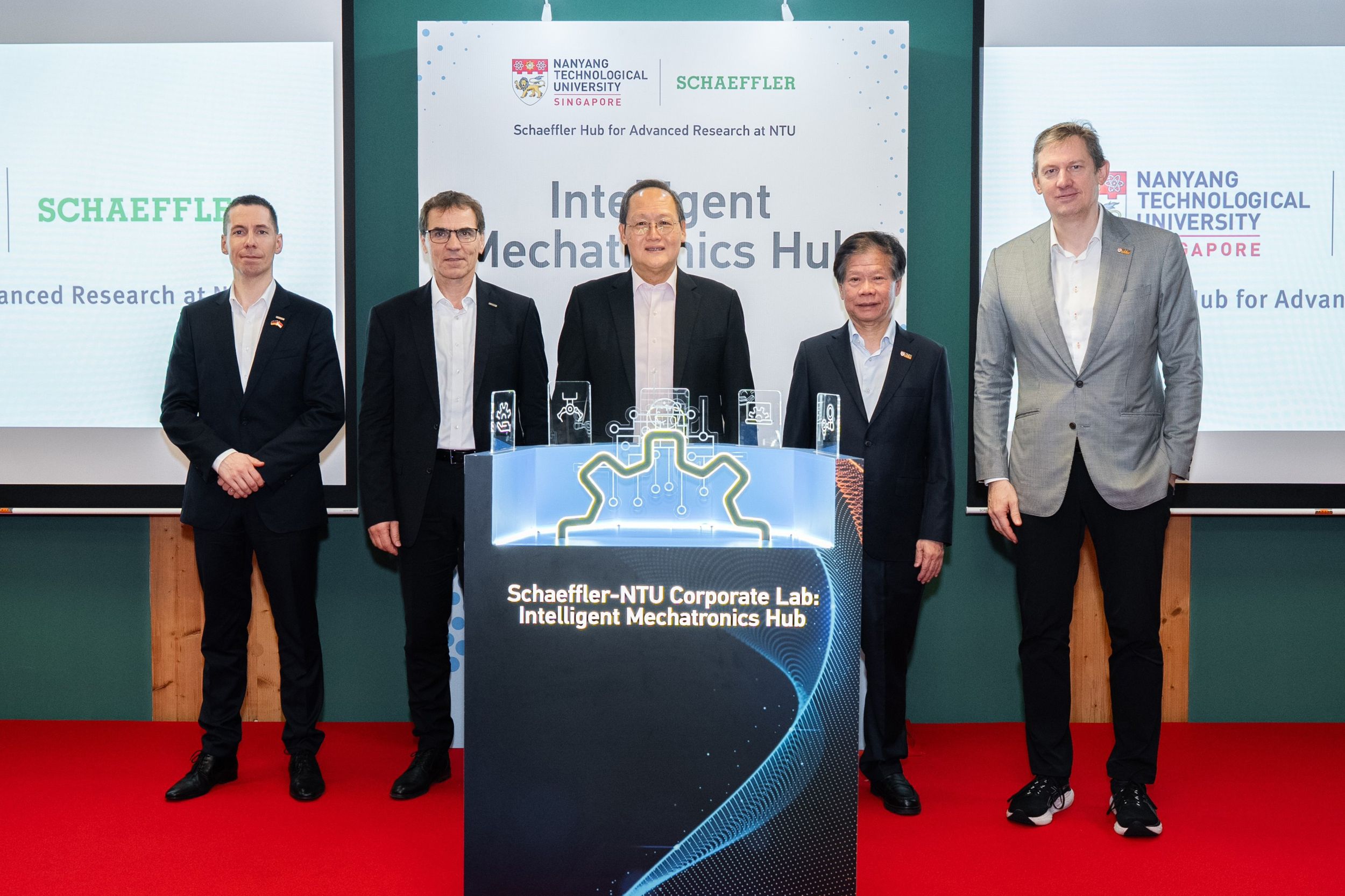 Robots humanoides: Schaeffler refuerza la colaboración de innovación con NUT en Singapur