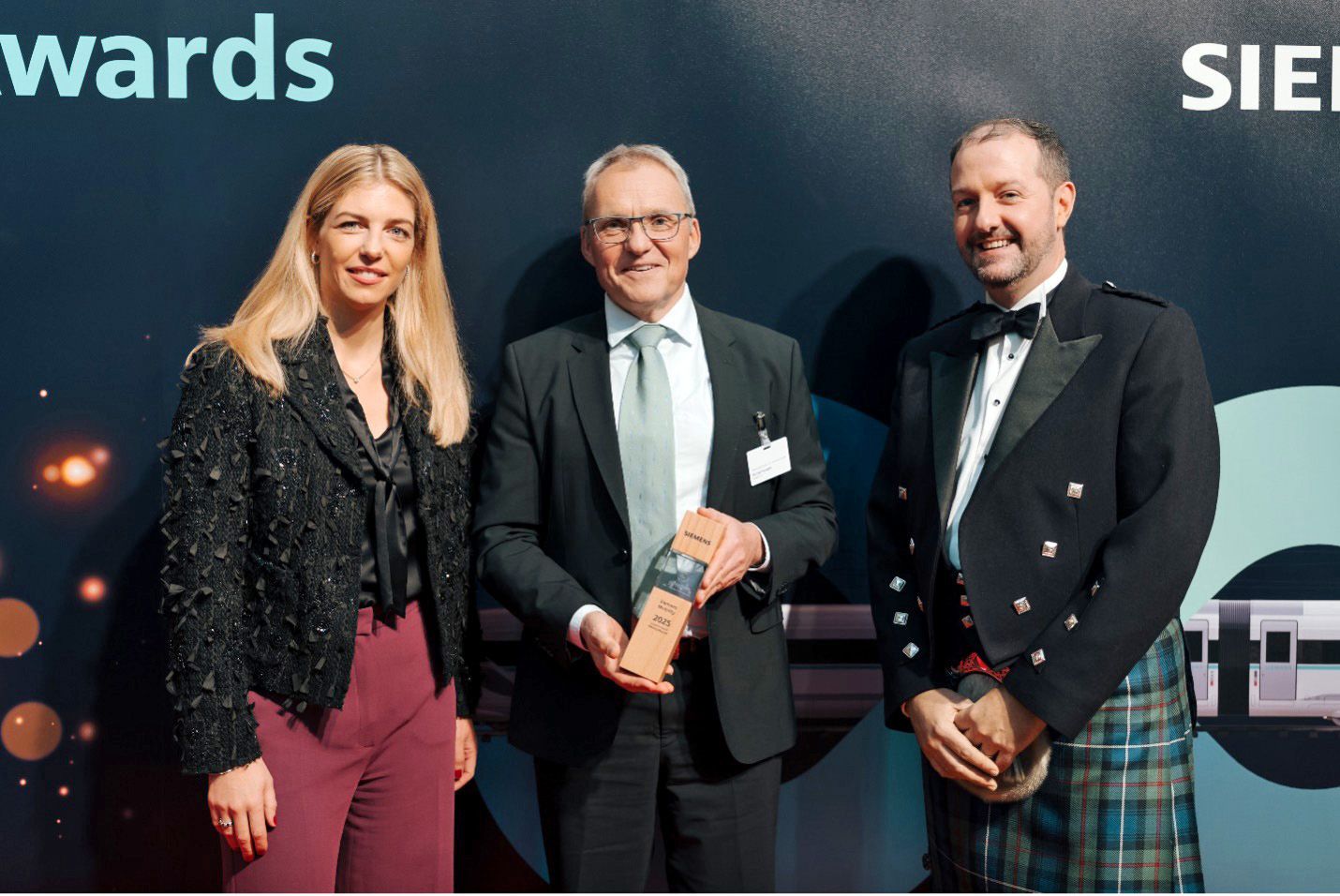 Schaeffler gana el Siemens Mobility Supplier Award 2025: los rodamientos para cajas de grasa establecen nuevos estándares en trenes de alta velocidad
