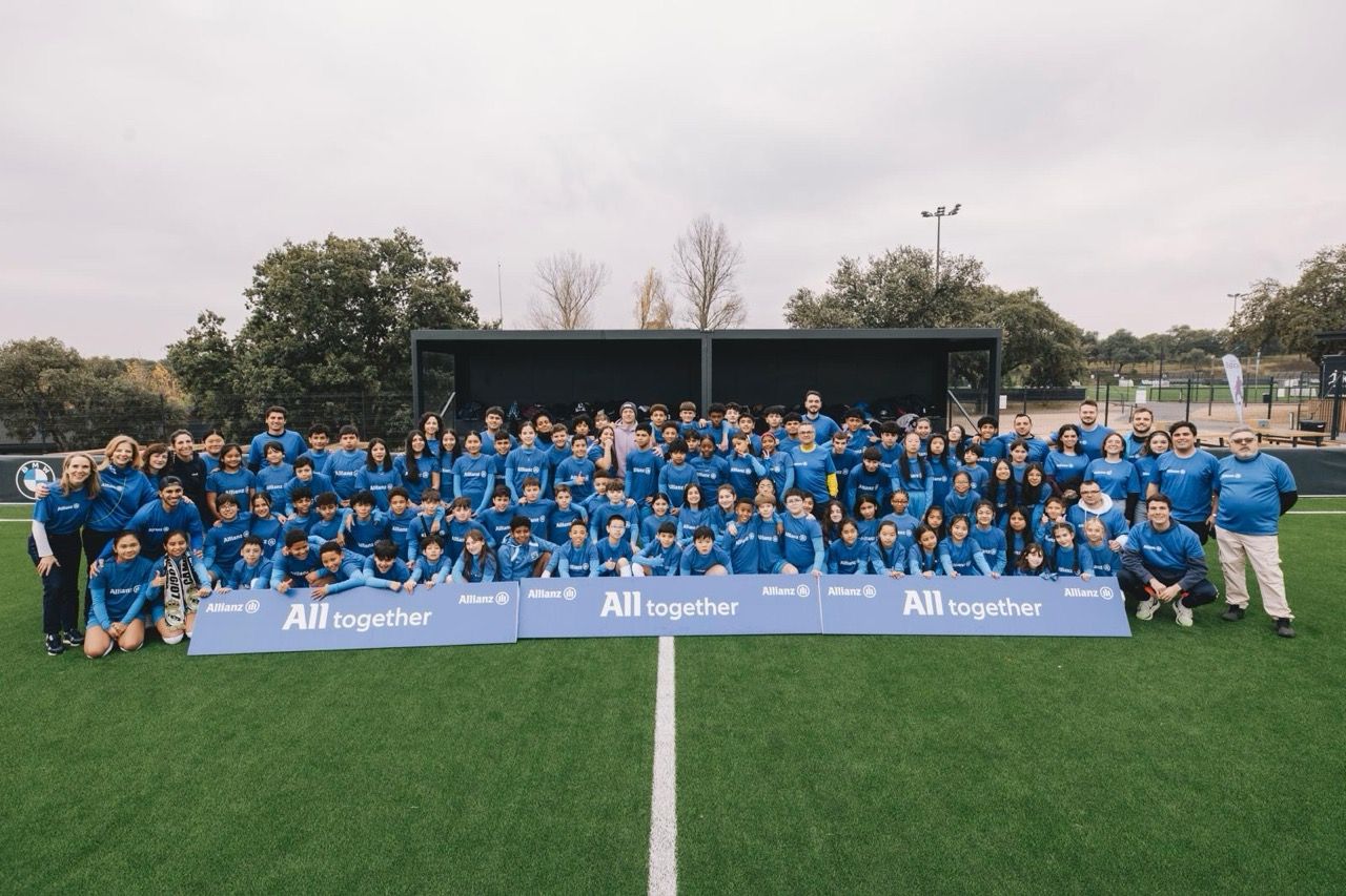 Allianz invita a más de 100 jóvenes a Toni Kroos Academy en el marco del movimiento All together