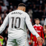 Mbappé iguala el récord de Cristiano y Courtois salva la victoria del Real Madrid