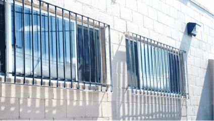 Aluvidal refuerza la seguridad con rejas de aluminio en Zaragoza a medida y con diseño personalizado