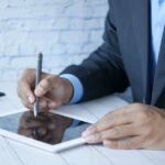 CREDISCORE analiza la firma digital y su impacto en la agilidad financiera del consumidor español