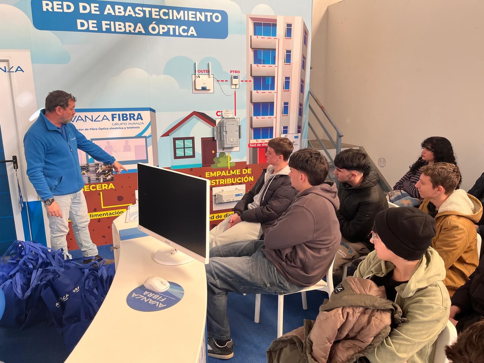 Más de 20.000 estudiantes de Murcia, Alicante, Almería y Valencia se suman a la ‘Promoción de Nuevos Talentos’ de Avanza Fibra Más de 20.000 estudiantes de Murcia, Alicante, Almería y Valencia se suman a la ‘Promoción de Nuevos Talentos’ de Avanza Fibra