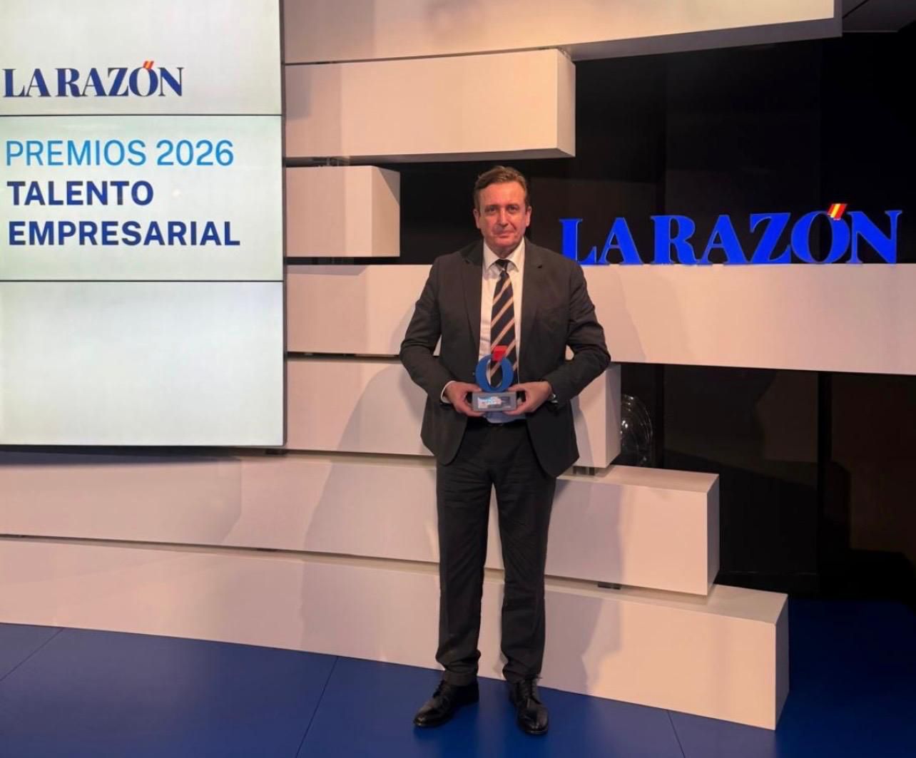 La Razón, distingue a Ignacio Campoy, CEO del Grupo Educativo Formación Universitaria, con el Premio Nacional al Talento en Metaliderazgo